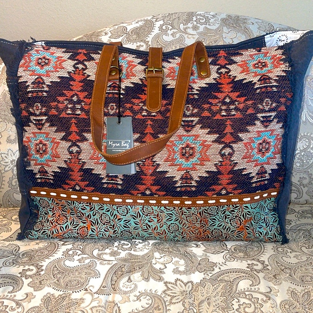 MYRA-TOKEN WEEKENDER BAG